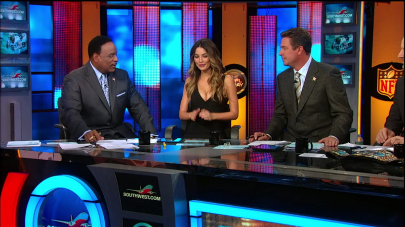 Illustration for article titled Dan Marino Spent Most Of "The NFL Today" Staring At Lily Aldridge's Cleavage